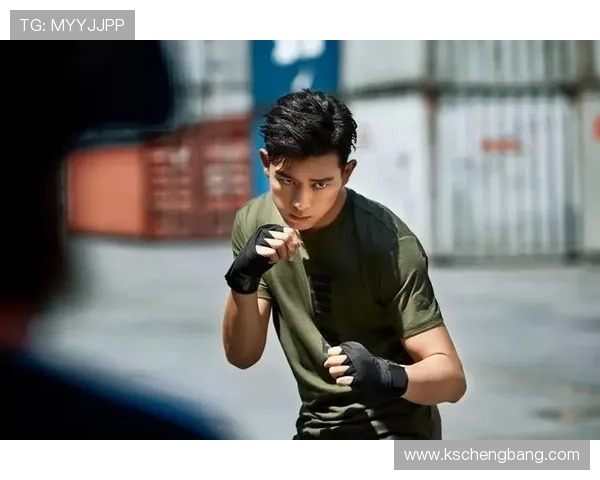 足球明星在跑步机上挑战极限展现训练秘笈与运动激情 足球明星在跑步机上挑战极限展现训练秘笈与运动激情