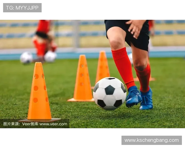 旋转运球足球明星的技巧与魅力解析让你领略足球场上的精彩瞬间